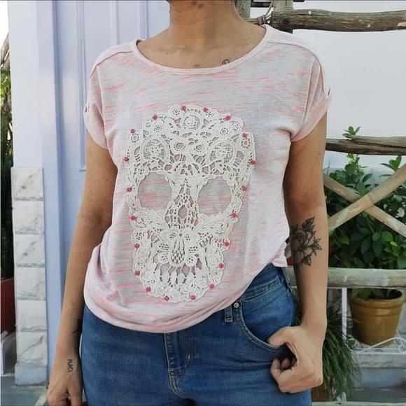 Tops - Neon T-shirt with embellished skull